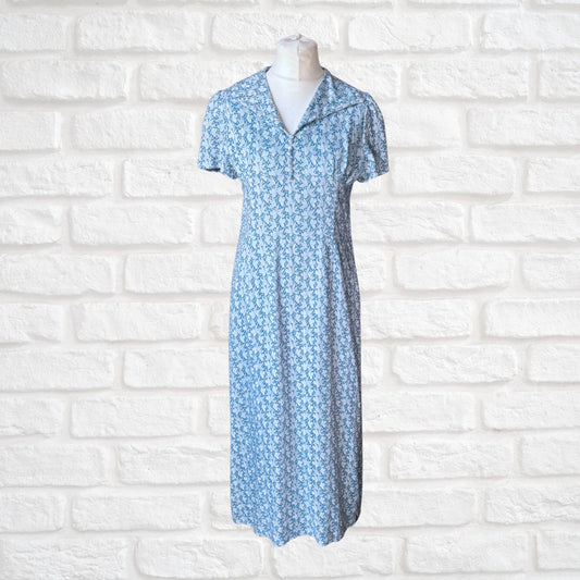 Vintage 70s Blue & White Brocade Leaf Print Maxi Dress with Short Sleeves. Approx UK size 12-14