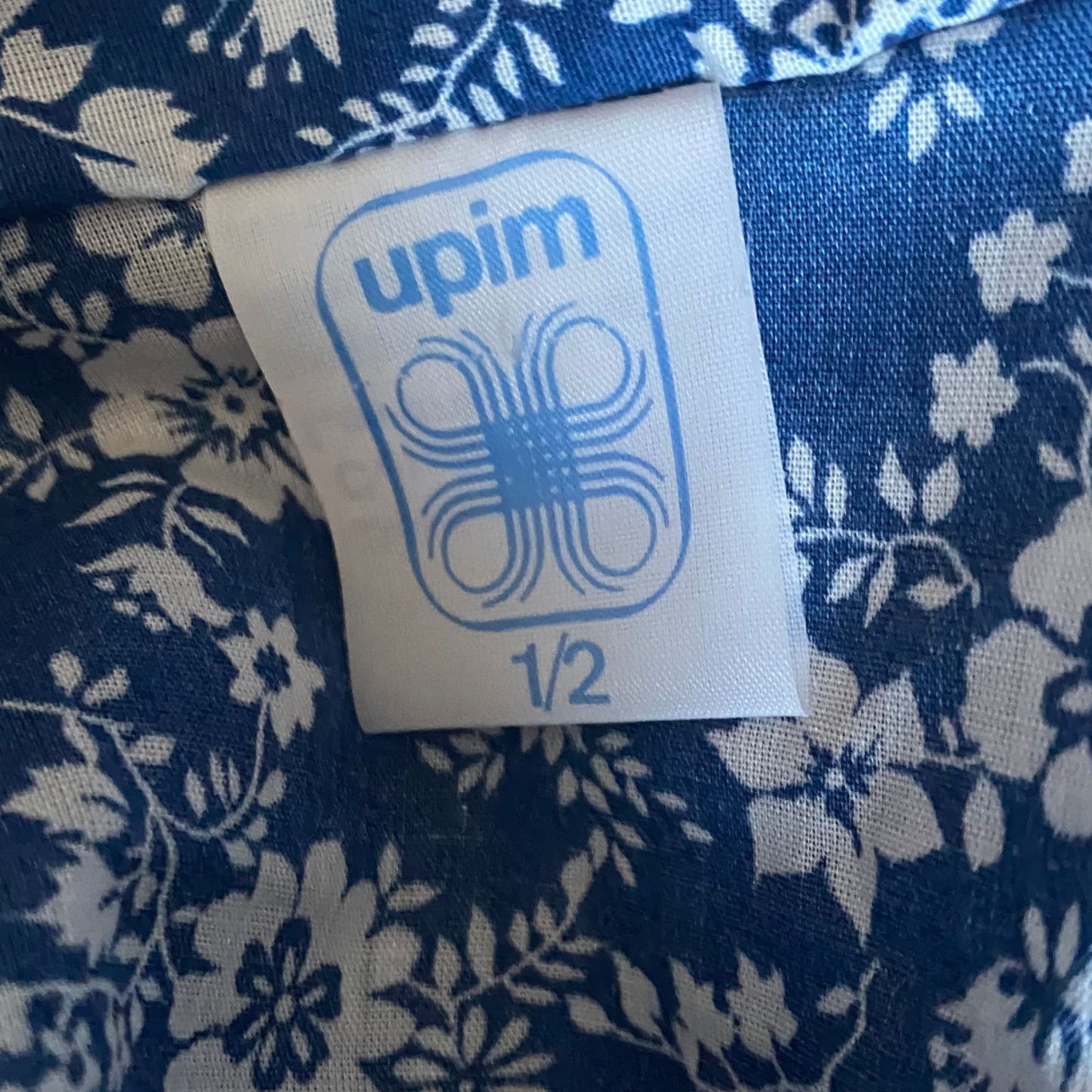 60s/70s blue and white floral mini prairie dress with white lace trim. Approx UK. size 8-10