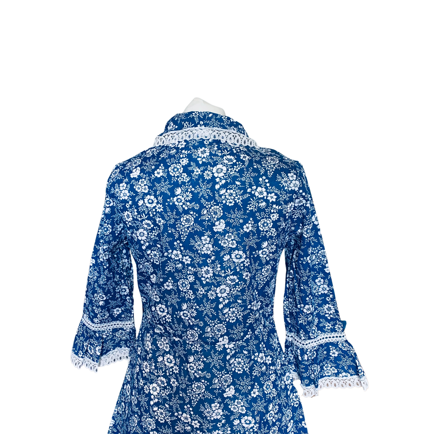 60s/70s blue and white floral mini prairie dress with white lace trim. Approx UK. size 8-10