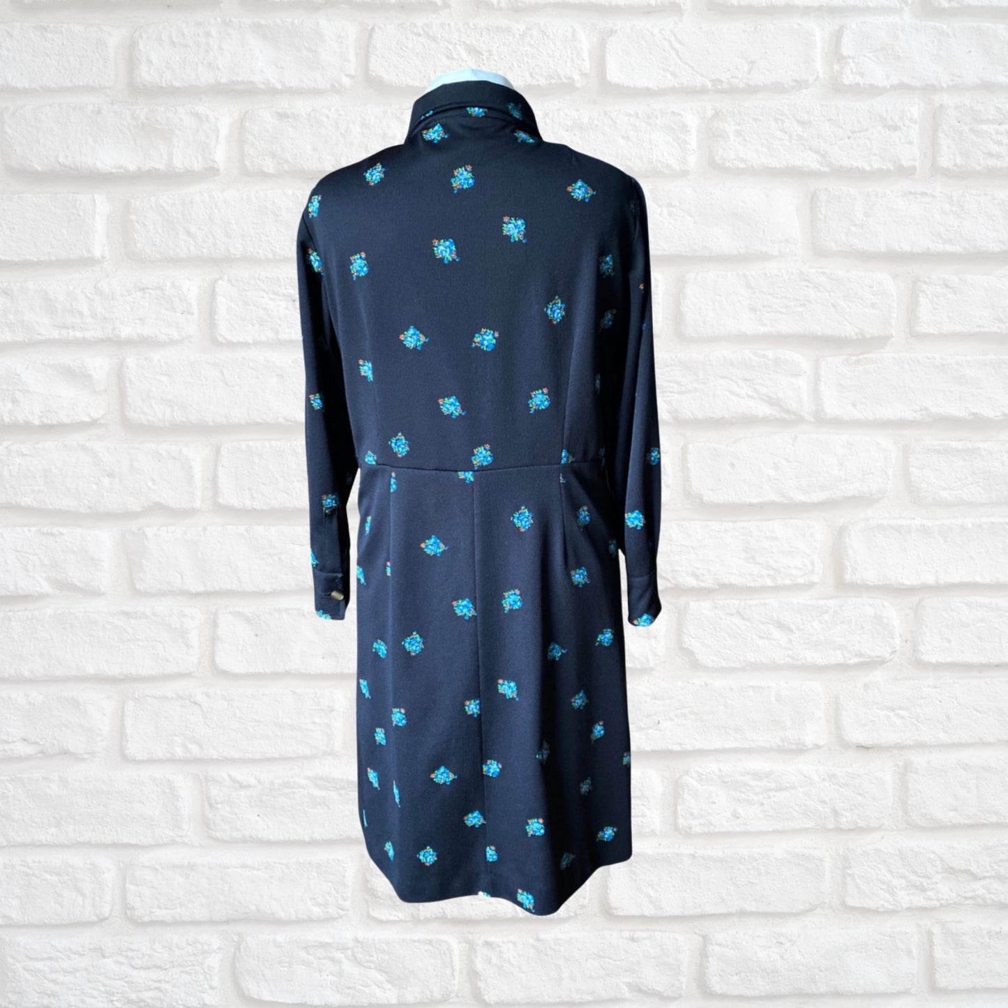 70s Black Floral Print Long Sleeved Dress with a Dagger Collar. Approx UK size 14-16