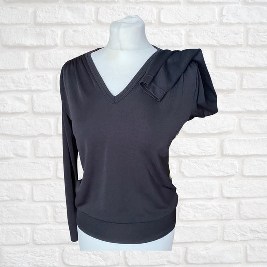 Vintage Black V Neck Long Sleeved Top. Approx UK size 10 -14