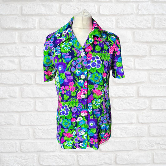 Vintage 70s Floral Short Sleeve Shirt With Dagger Collar. Approx UK size 10