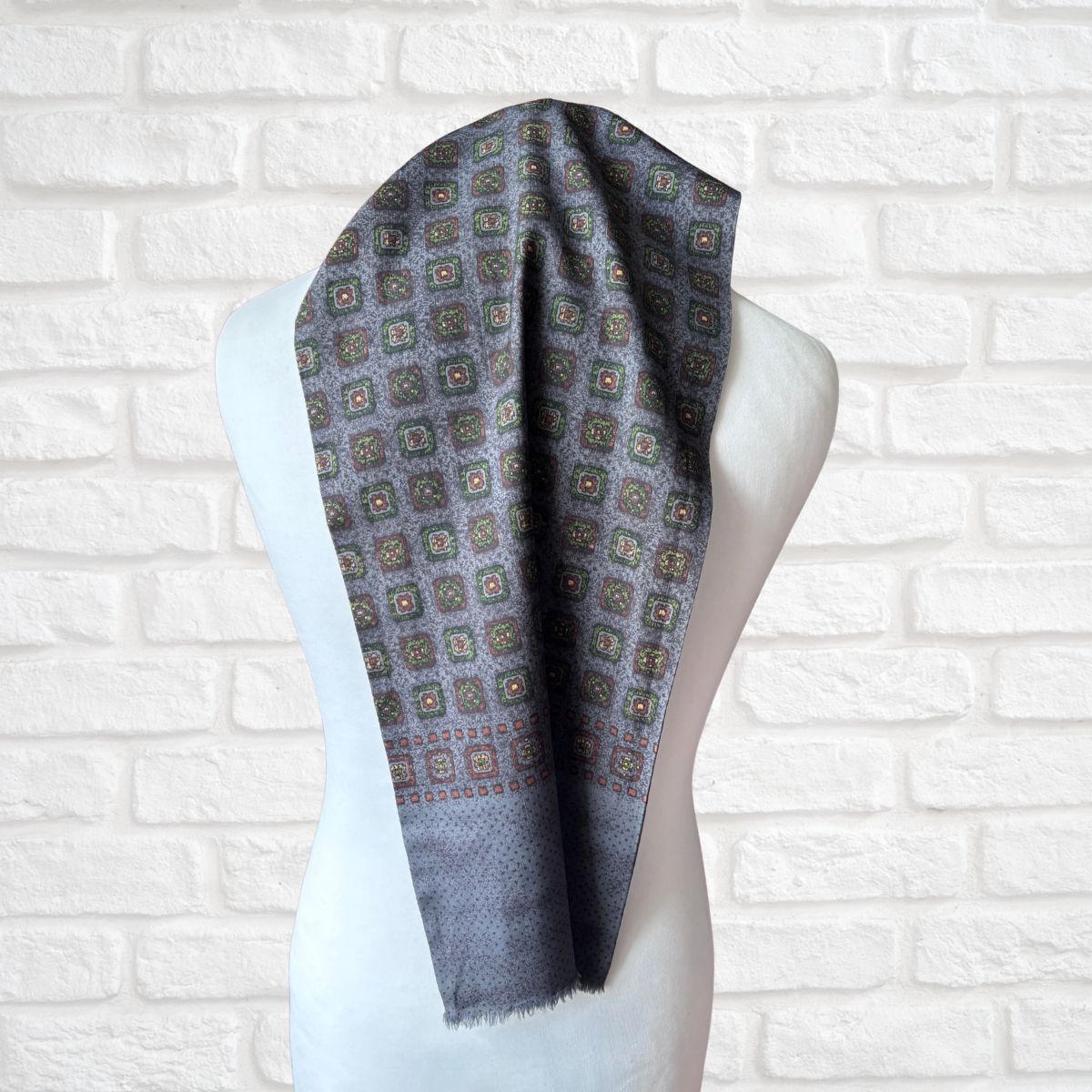1960s Mod Style Wool and Silk Men’s Grey Geometric Print Vintage Scarf with Fringing