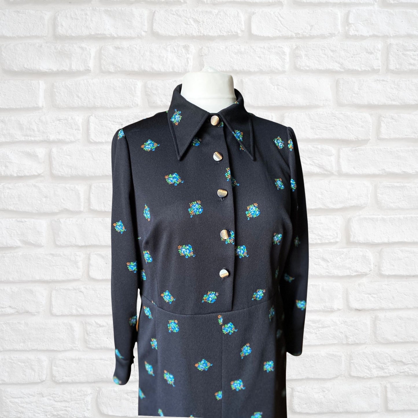 70s Black Floral Print Long Sleeved Dress with a Dagger Collar. Approx UK size 14-16