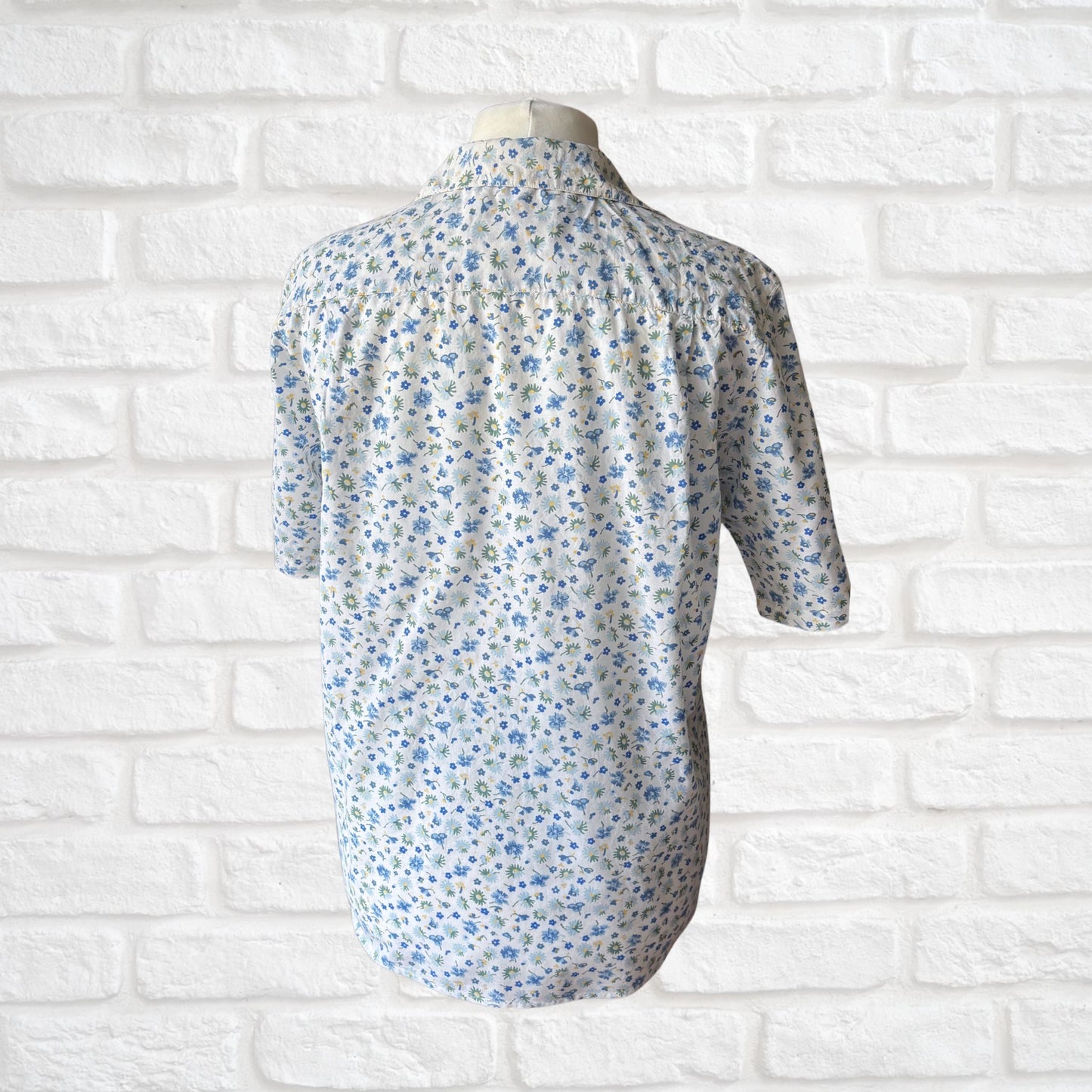 Vintage White and Blue Floral Cotton Blend Shirt . Approx UK size 14-16