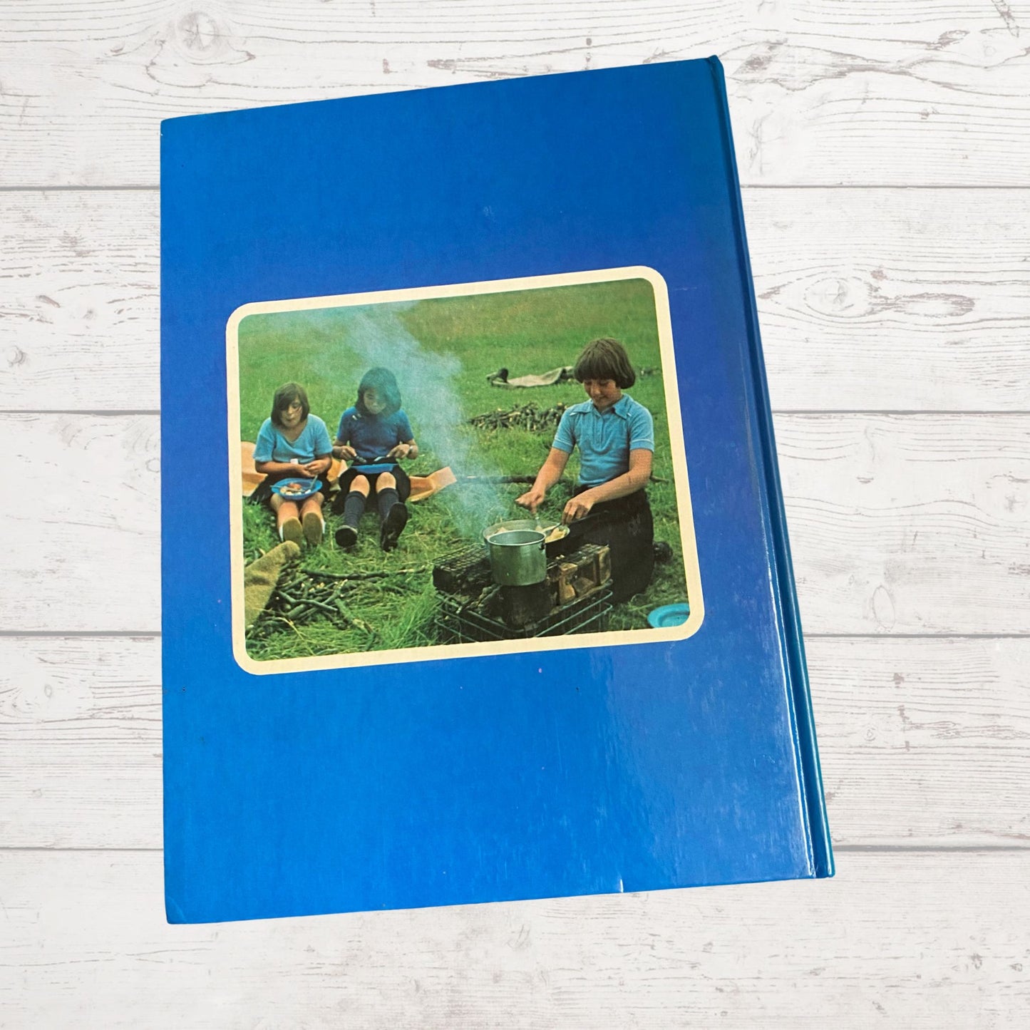 Vintage Girl Guide annual 1981. Great nostalgic gift idea