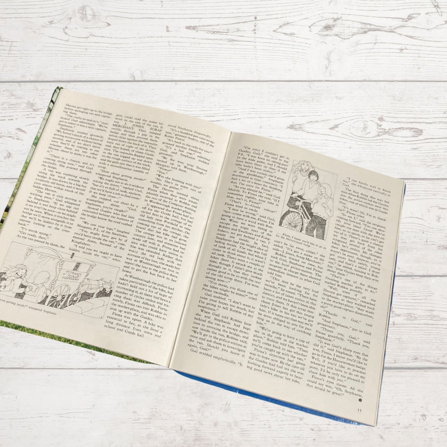 Vintage Girl Guide annual 1981. Great nostalgic gift idea