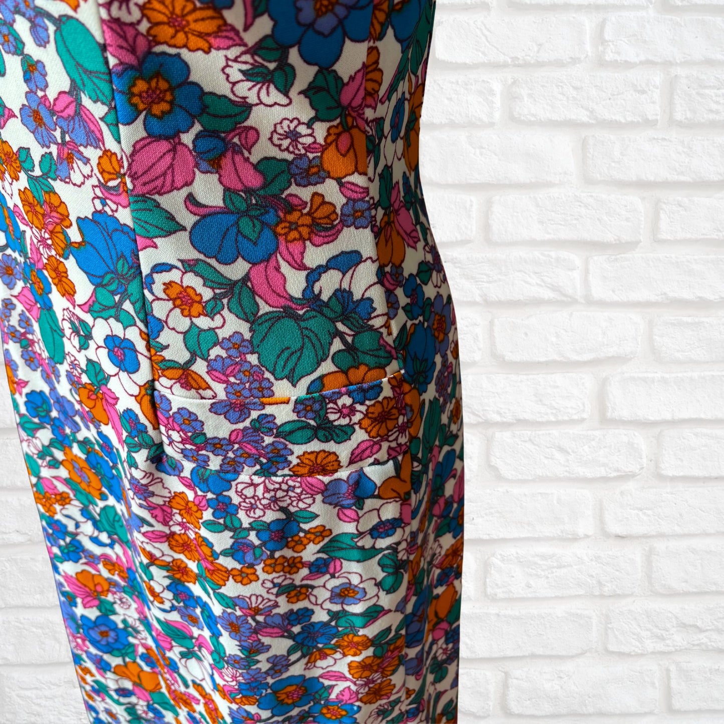 60s Bright Floral Short Sleeved Vintage Scooter Dress. Approx UK size 10-12