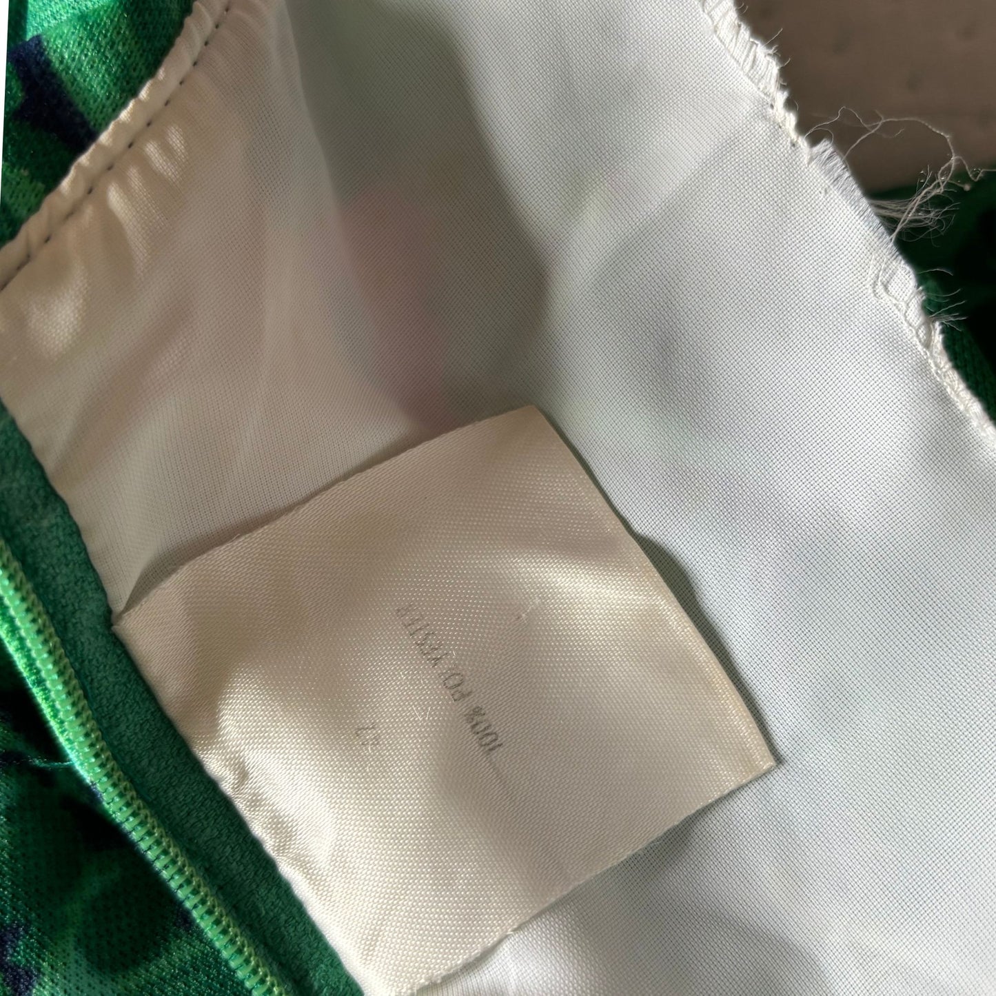 Vintage 60s/70s Tropical Print Sleeveless Summer with V-Neck and Pink Trimmed Collar.Approx UK Size 12-14