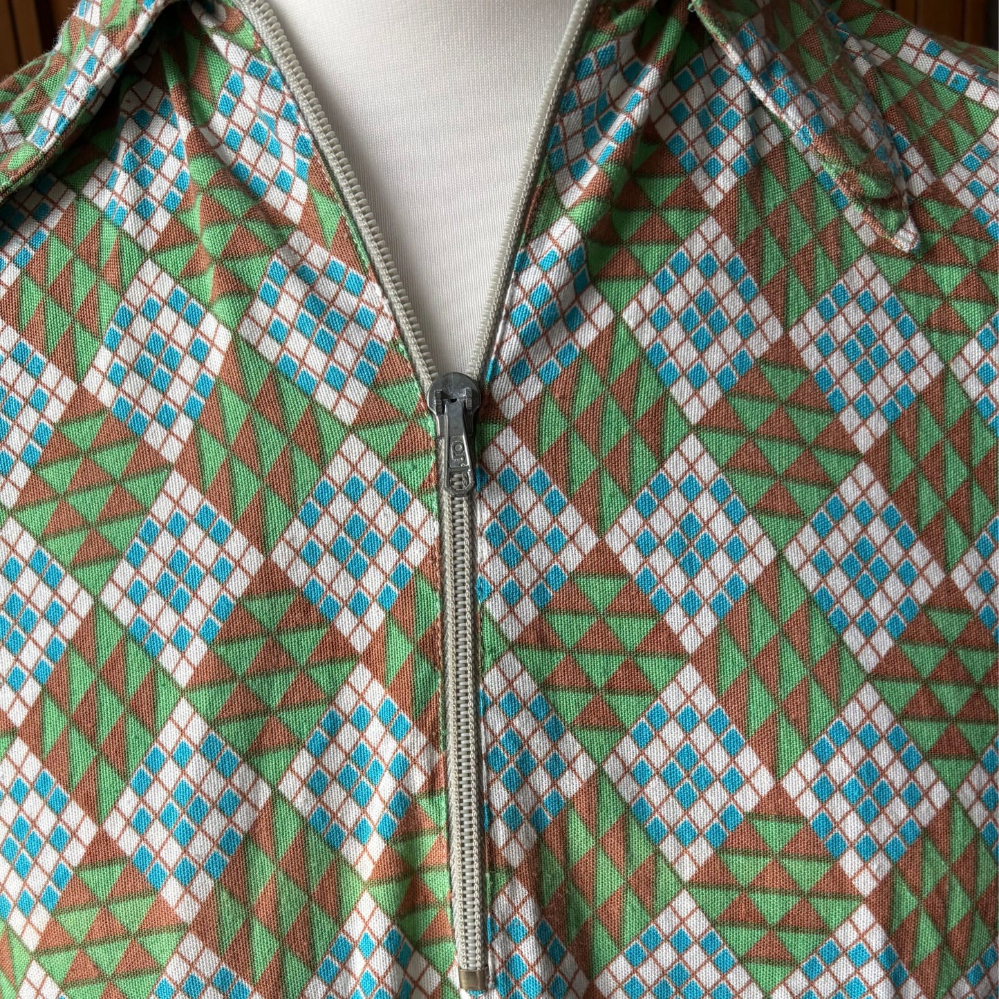 70s Geometric Print Cotton Vintage Shirt with Zip Front. Approx UK size M - L ( men) 14 -16 (women )