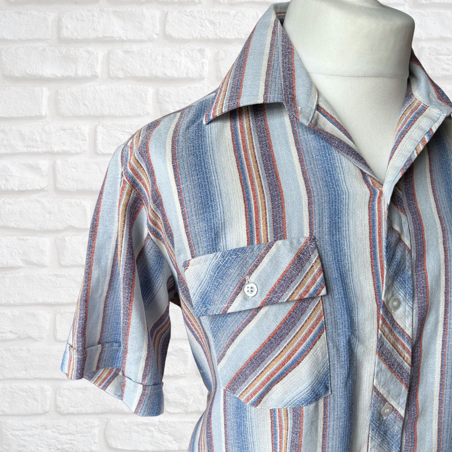 70s Short Sleeved Striped Vintage Shirt. Approx UK size L - XL (men) 18-20 (women)