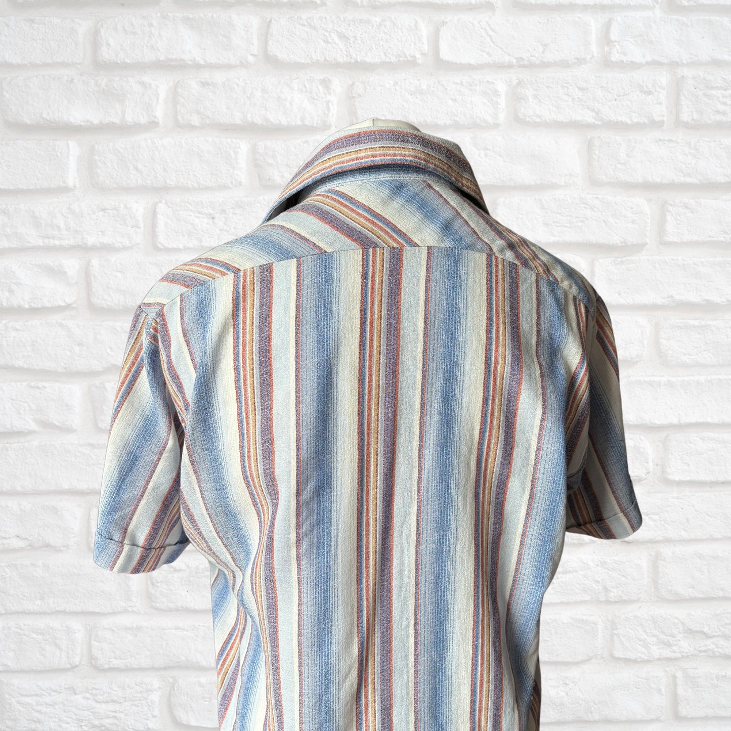70s Short Sleeved Striped Vintage Shirt. Approx UK size L - XL (men) 18-20 (women)