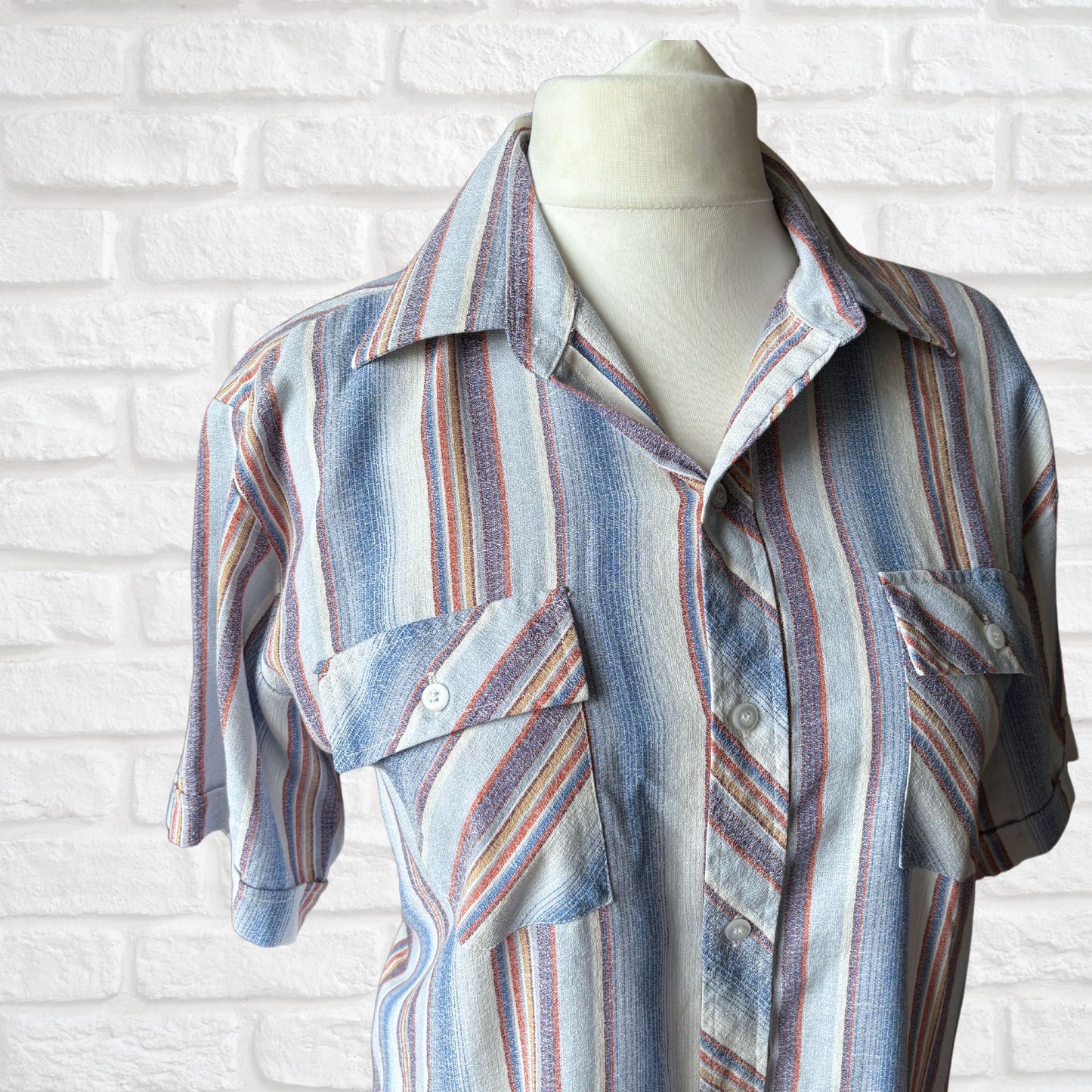 70s Short Sleeved Striped Vintage Shirt. Approx UK size L - XL (men) 18-20 (women)