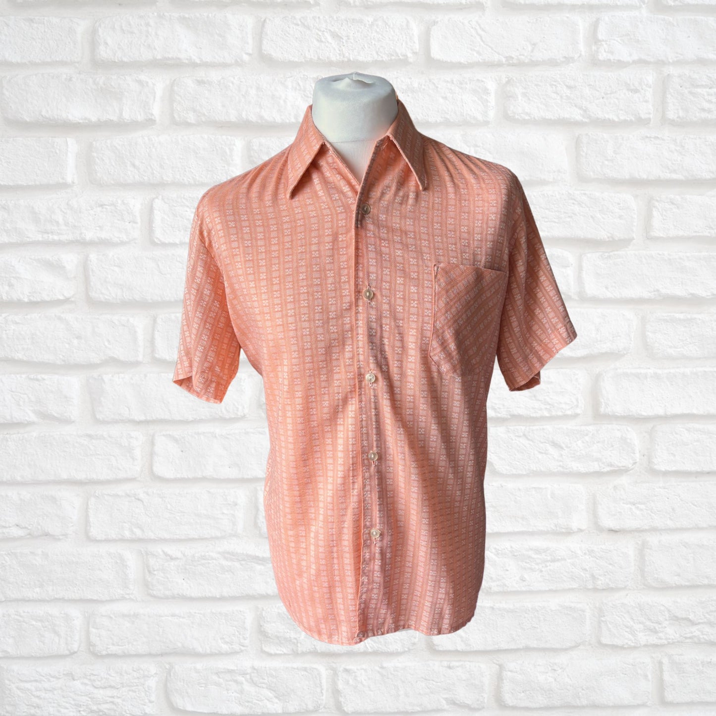 70s Peach and White Short Sleeved Vintage Shirt Approx UK size L - XL (men) 14-16 ( women )