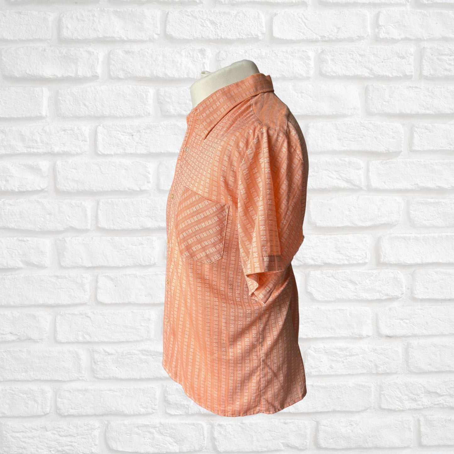 70s Peach and White Short Sleeved Vintage Shirt Approx UK size L - XL (men) 14-16 ( women )