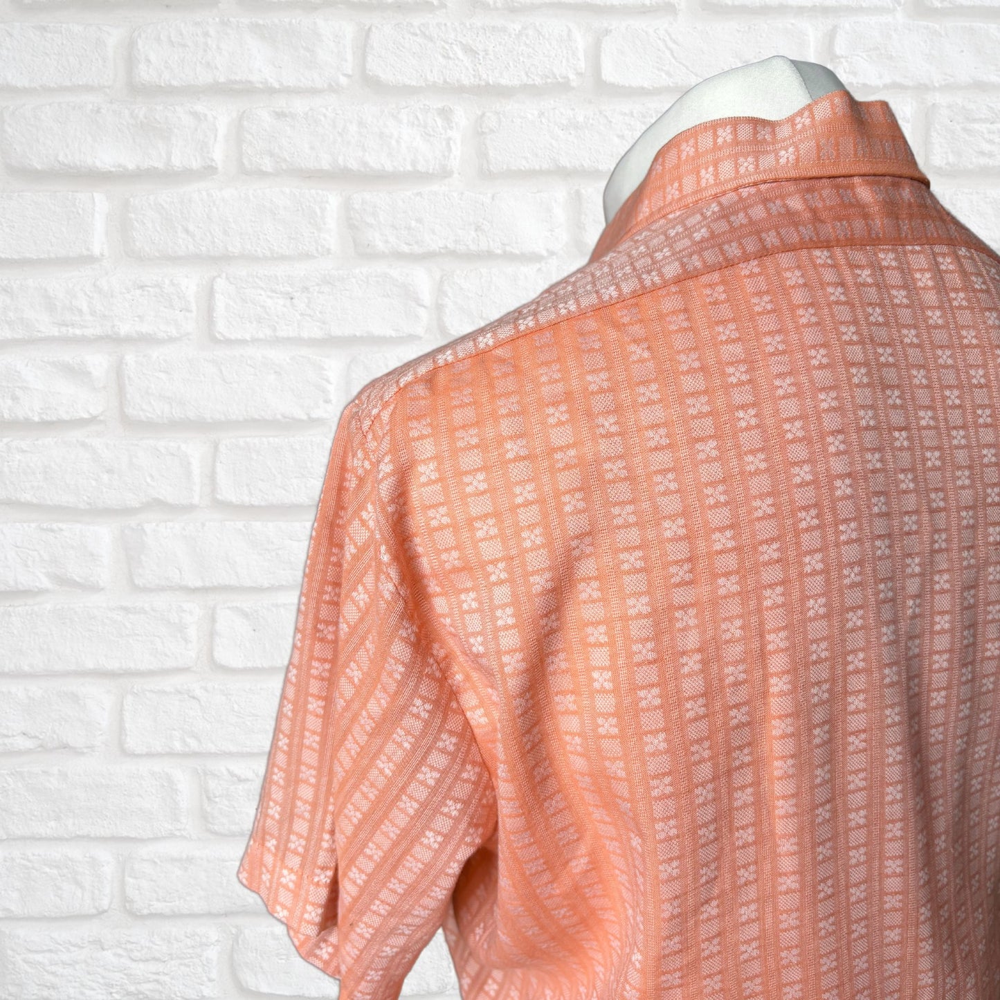 70s Peach and White Short Sleeved Vintage Shirt Approx UK size L - XL (men) 14-16 ( women )