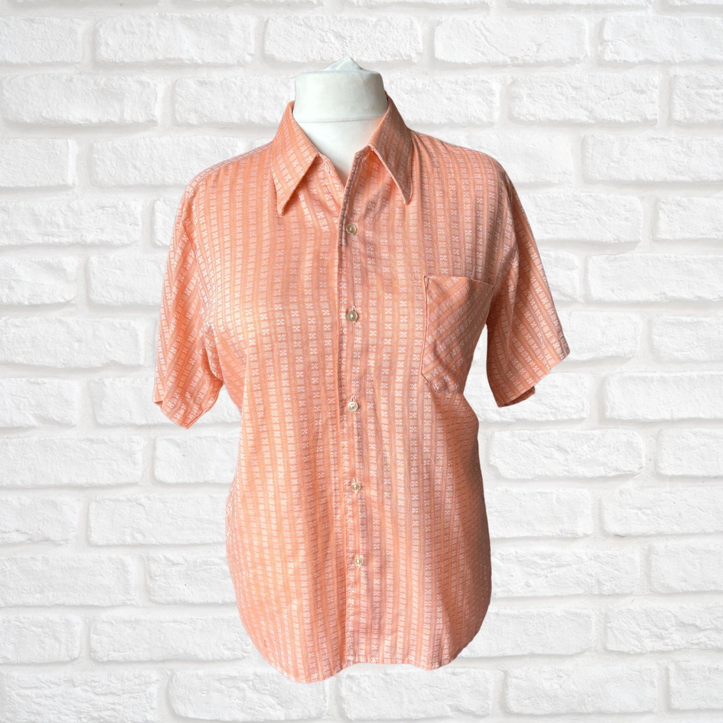 70s Peach and White Short Sleeved Vintage Shirt Approx UK size L - XL (men) 14-16 ( women )