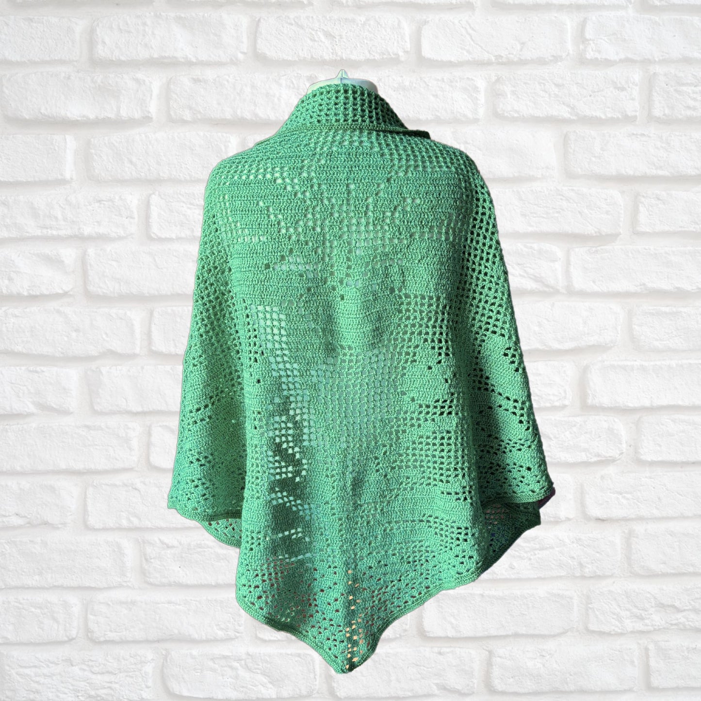 Vintage 70s Boho style Hand Crocheted Triangular Green Vintage Shawl/Wrap.Free Size