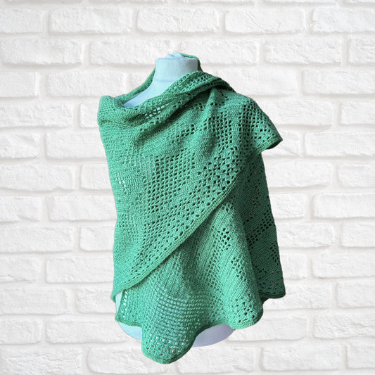 Vintage 70s Boho style Hand Crocheted Triangular Green Vintage Shawl/Wrap.Free Size