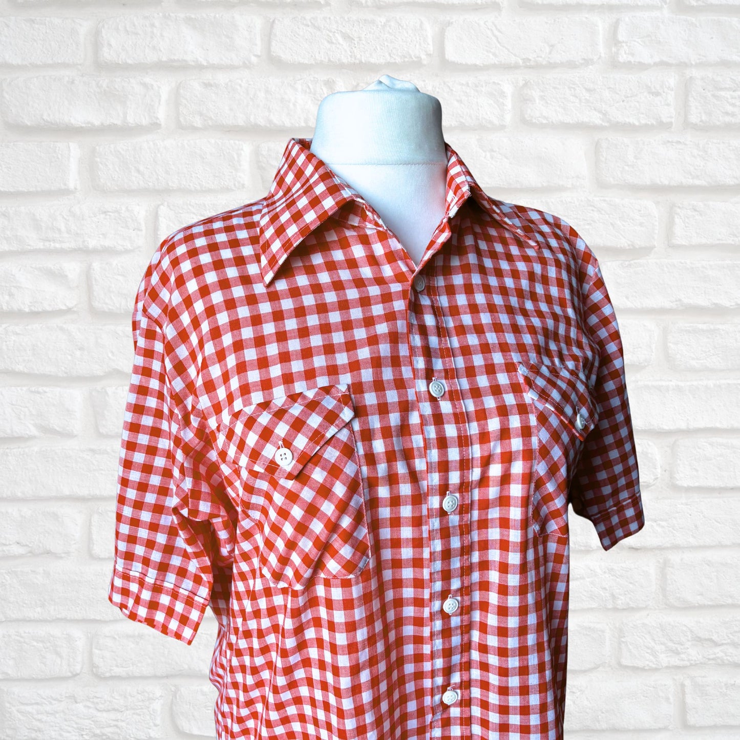 Red and White Gingham Short Sleeved Vintage Shirt Approx UK size L - XL (men) 16- 18 (women )