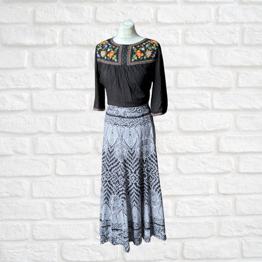 1970s Black and White Boho Style Cotton Vintage Maxi Skirt . Approx UK size 8-10