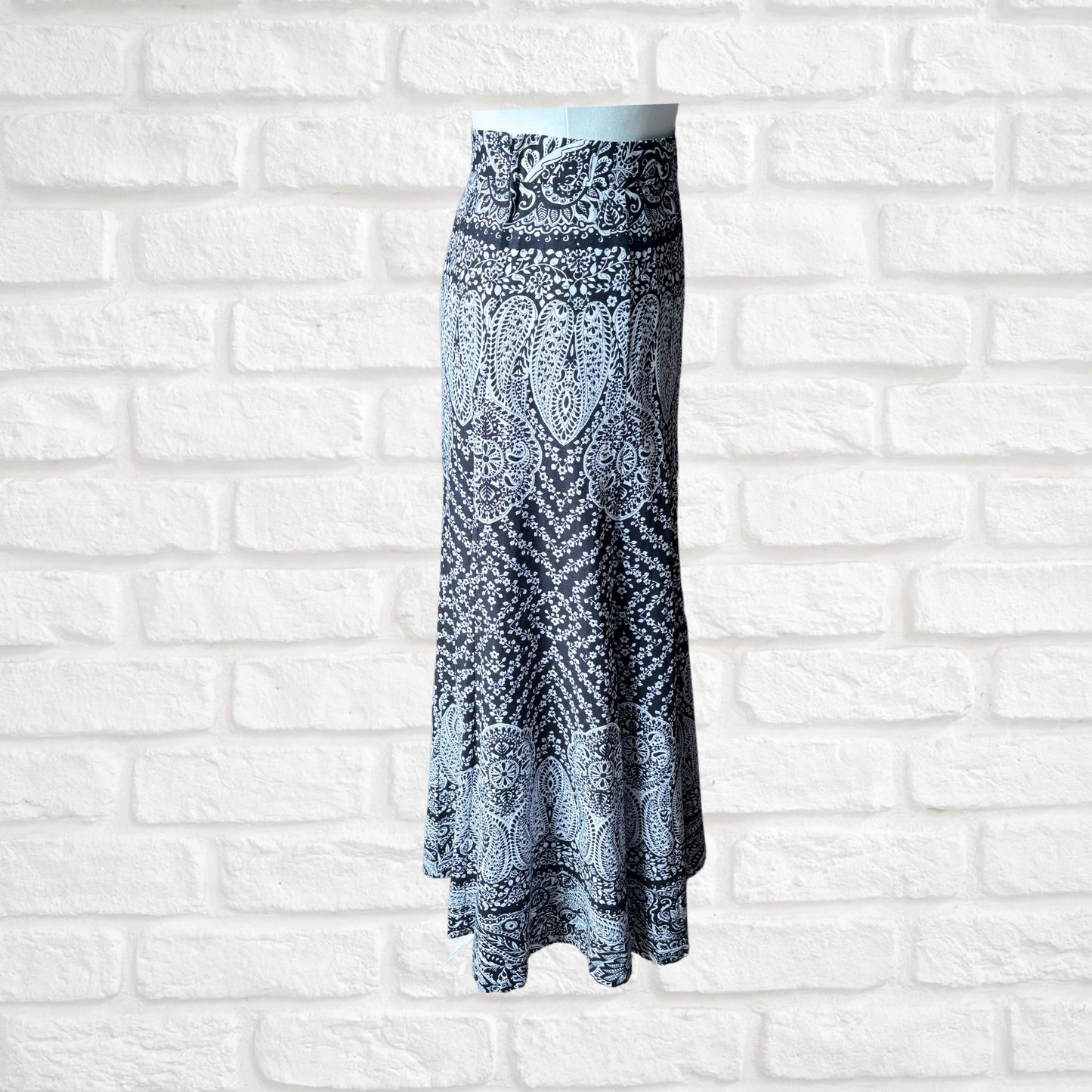 1970s Black and White Boho Style Cotton Vintage Maxi Skirt . Approx UK size 8-10