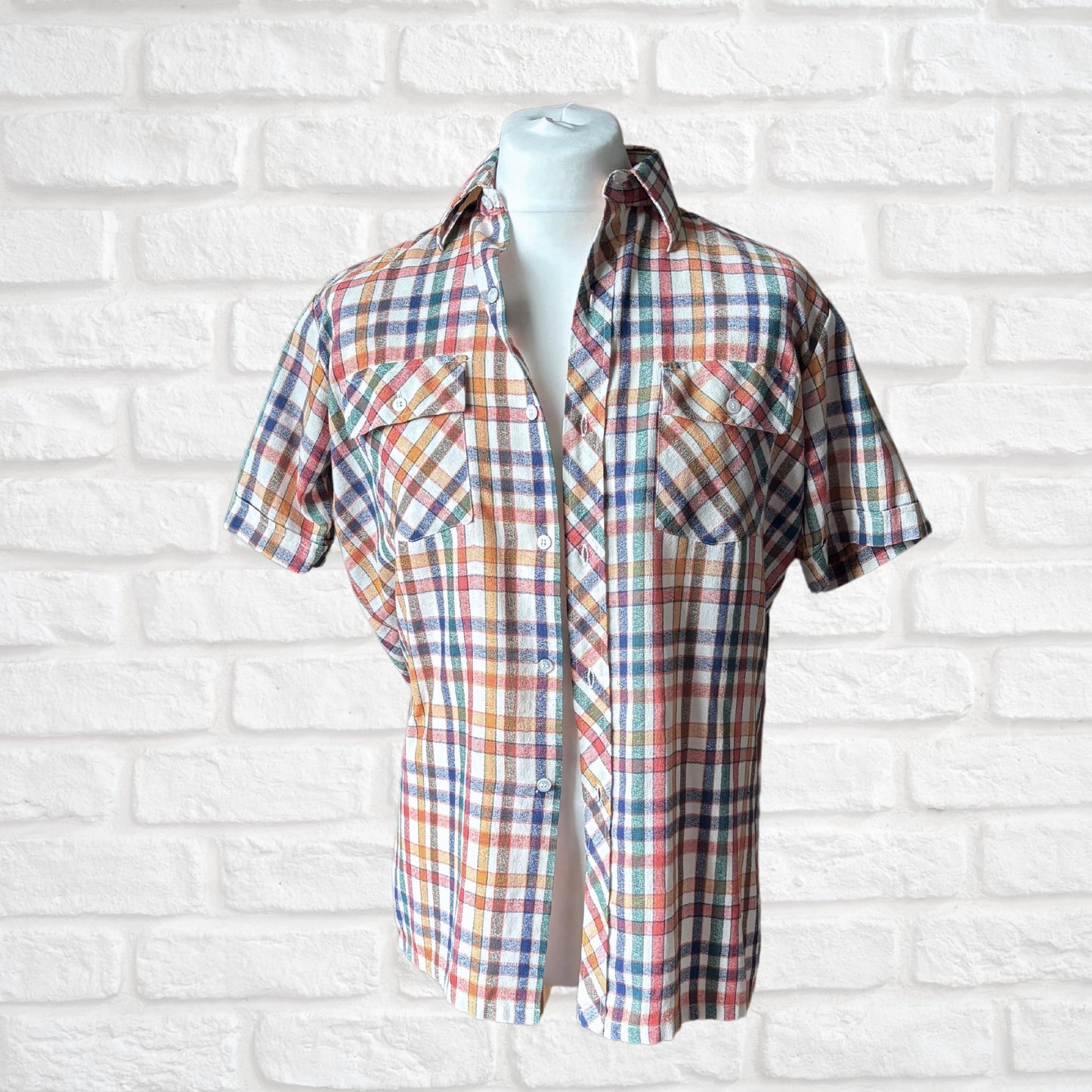 Bright and Colourful Checked Short Sleeved Vintage Shirt. Approx UK size L ( men) 12-14 (women )