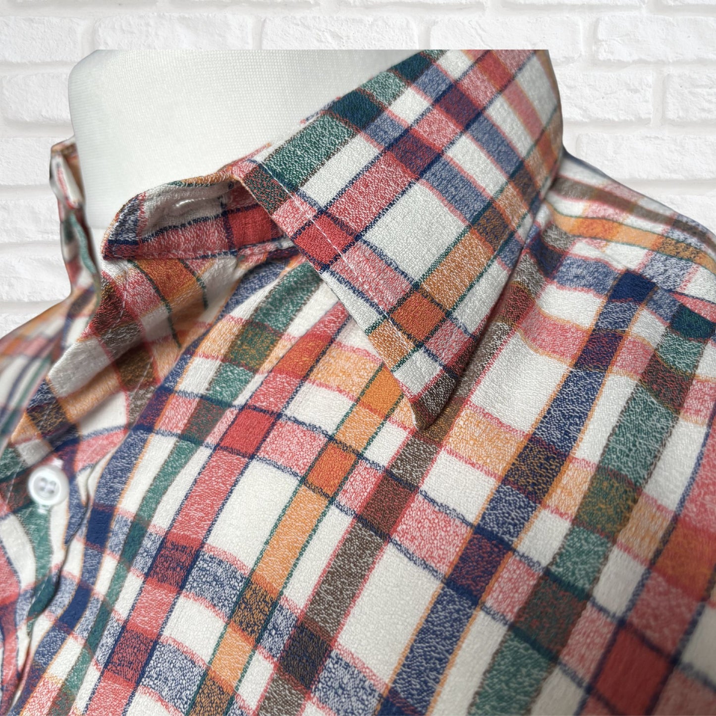 Bright and Colourful Checked Short Sleeved Vintage Shirt. Approx UK size L ( men) 12-14 (women )