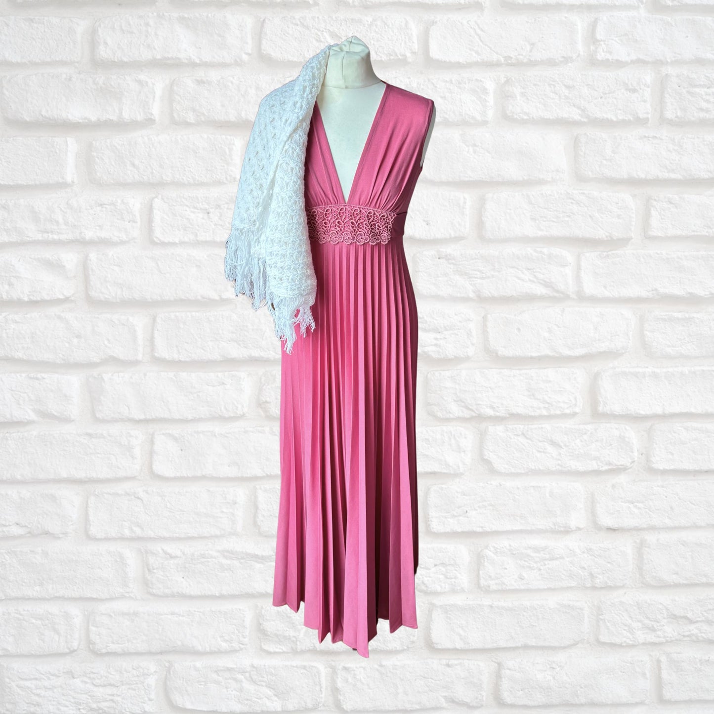Pink vintage Grecian style, deep v neck maxi dress. Approx UK size 6-8