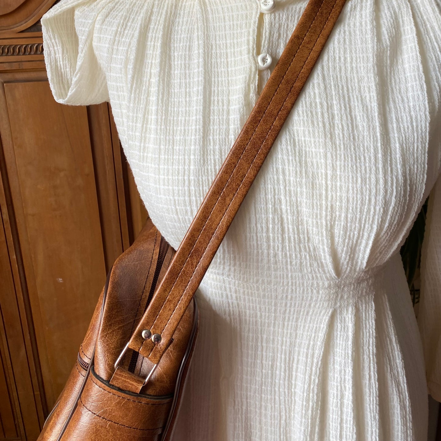 70s brown vinyl zip up overnight/ cabin bag