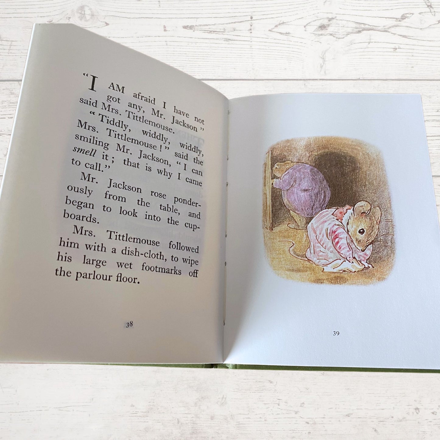 The Tale of Mrs. Tittlemouse. Vintage Beatrix Potter book. 1989 edition. Great gift idea.
