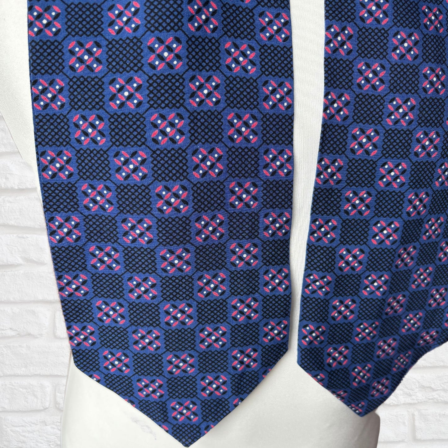 60s mod style blue, black, white and red geometric print vintage cravat