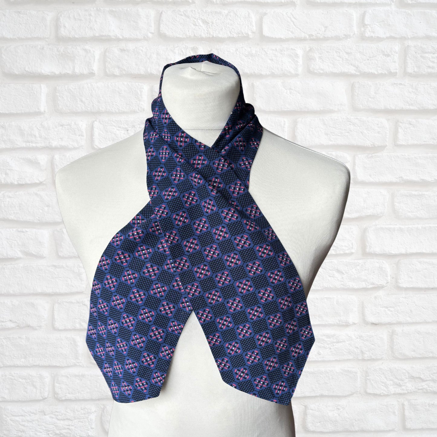 Blue, red and white linear geometric print cotton vintage cravat