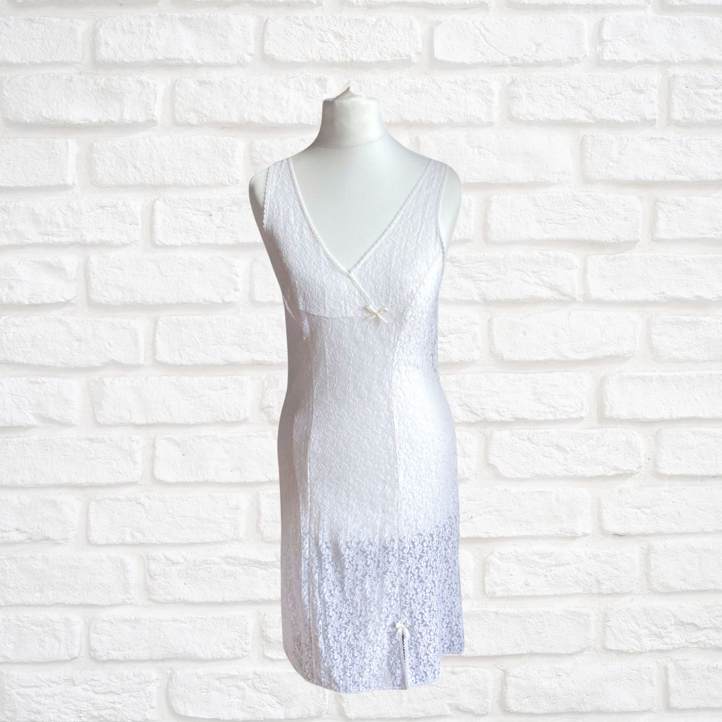 Vintage 60s White Lace Fitted Slip Dress with bow detail. Approx U.K. size 4-6