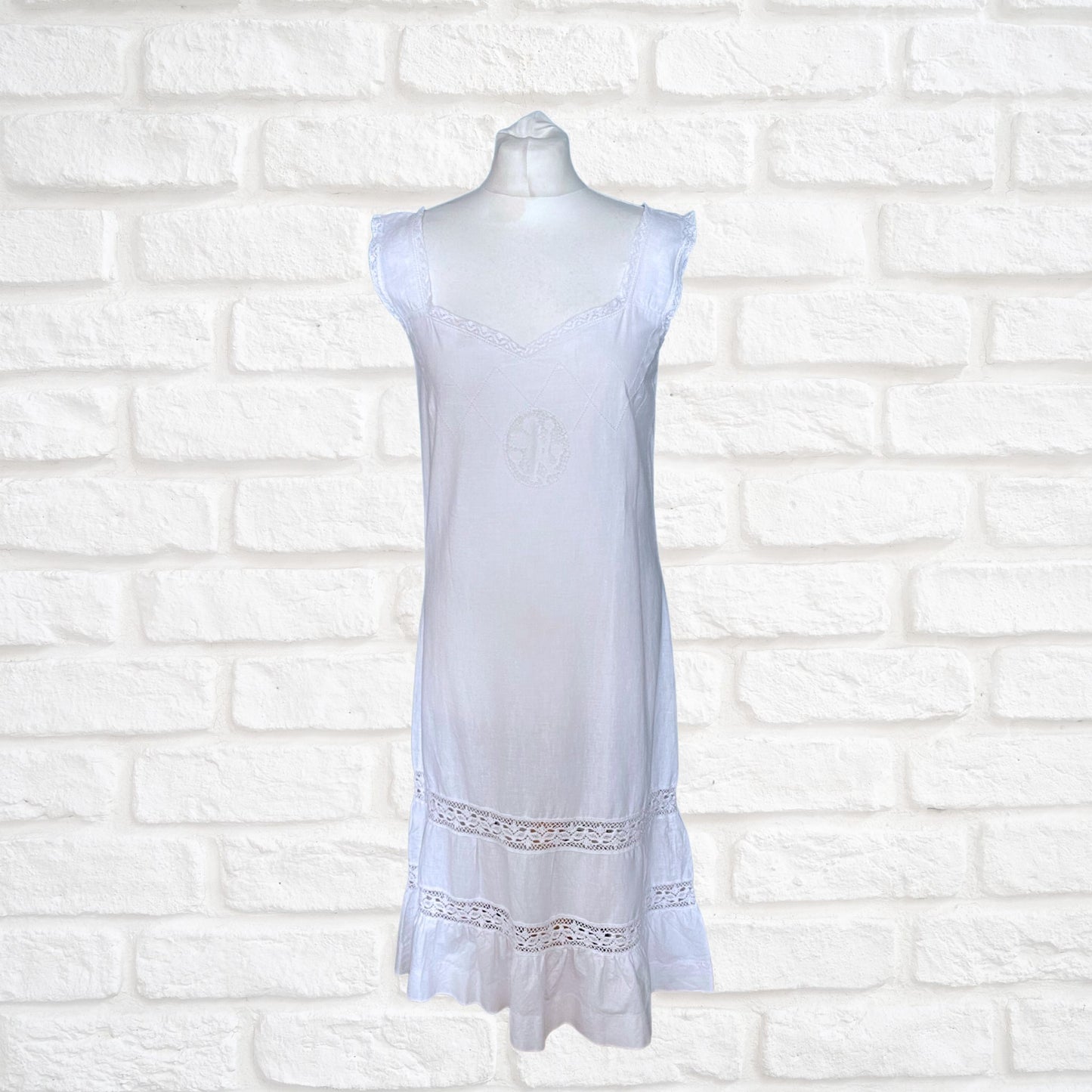 Vintage Edwardian Style White Linen Slip Dress with Lace Detailing. Approx UK size 8-10