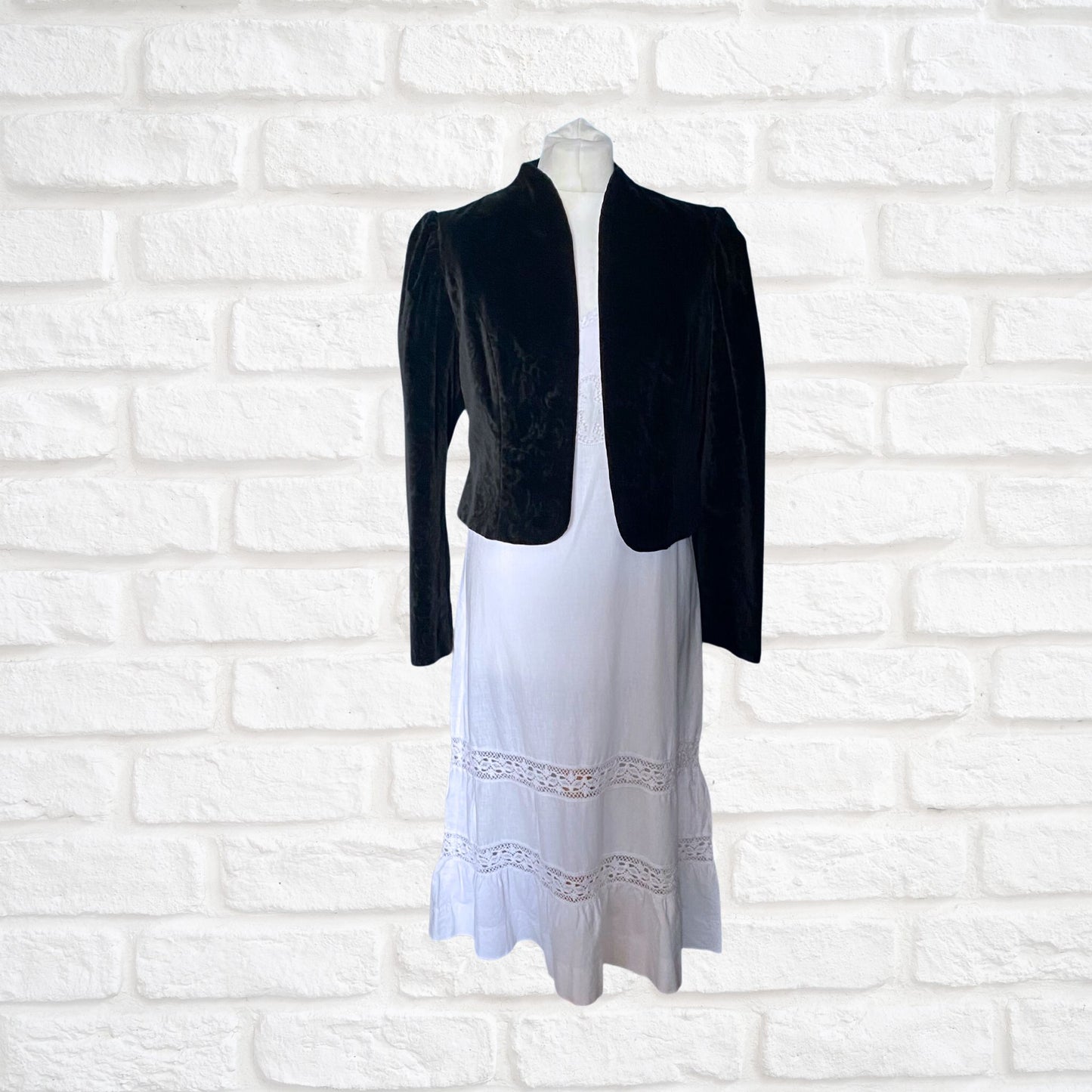 Vintage Edwardian Style White Linen Slip Dress with Lace Detailing. Approx UK size 8-10