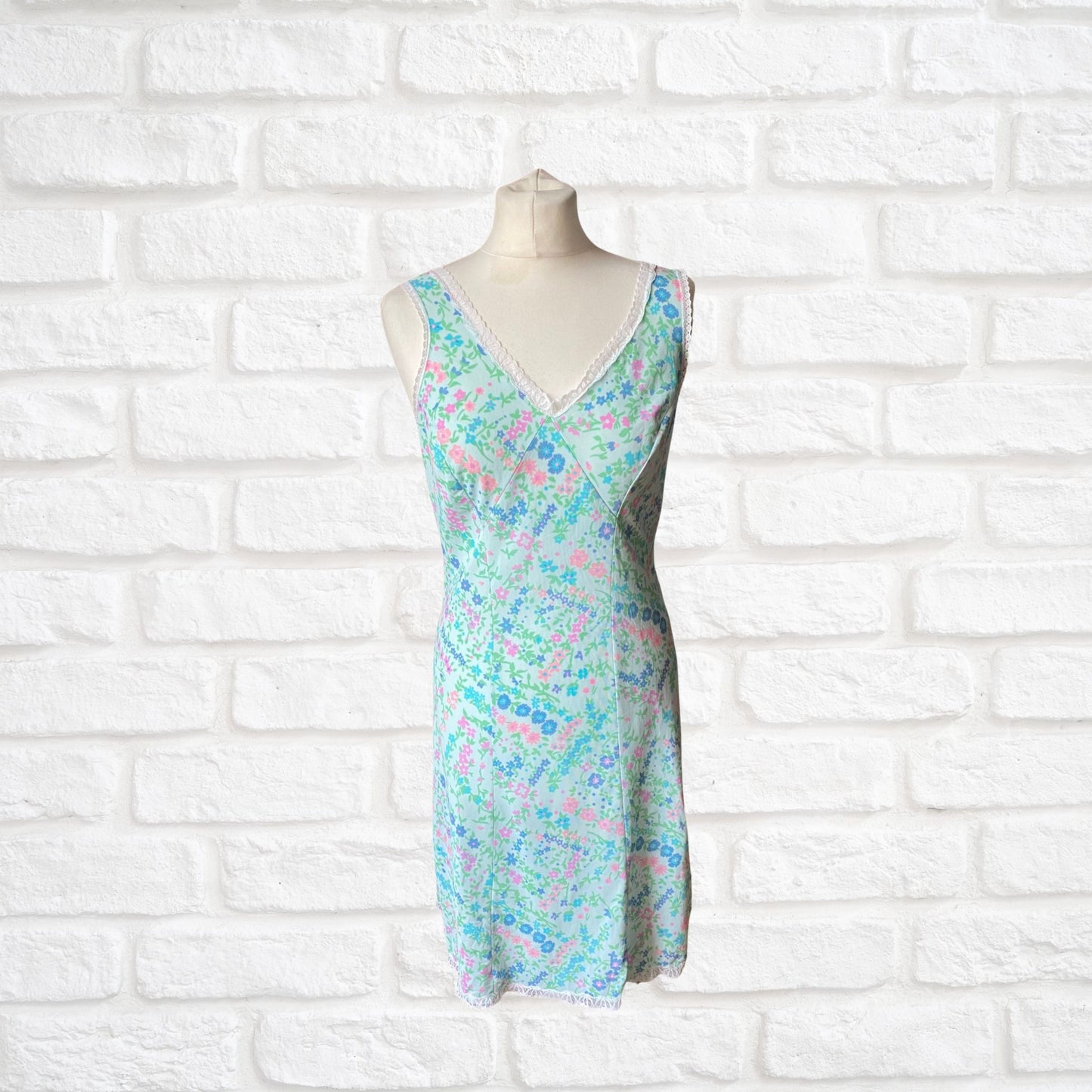 Vintage short length bright floral, lace trimmed slip dress/ petticoat. Great gift idea. Approx UK size 8-10