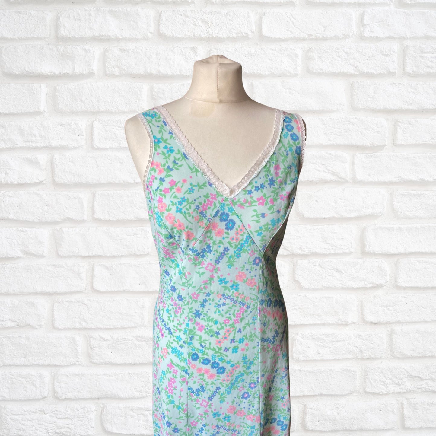 Vintage short length bright floral, lace trimmed slip dress/ petticoat. Great gift idea. Approx UK size 8-10