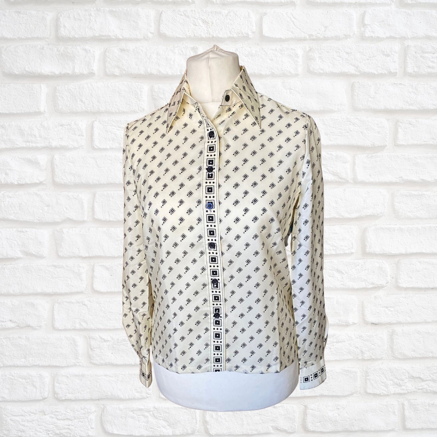 Stylish 70s Cream and Black Geometric Print Dagger Collar Blouse. Approx UK size 10-14