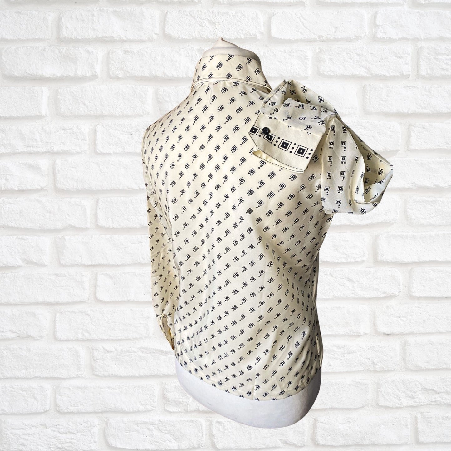 Stylish 70s Cream and Black Geometric Print Dagger Collar Blouse. Approx UK size 10-14