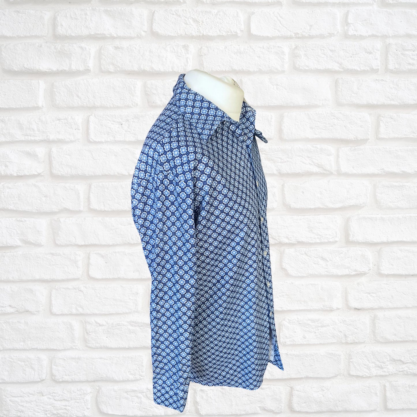 Vintage 1970s Blue Cotton Geometric Print Dagger Collar Shirt - Smart and Casual Style . Approx UK size XL to XXL (men) 20-24 ( women)