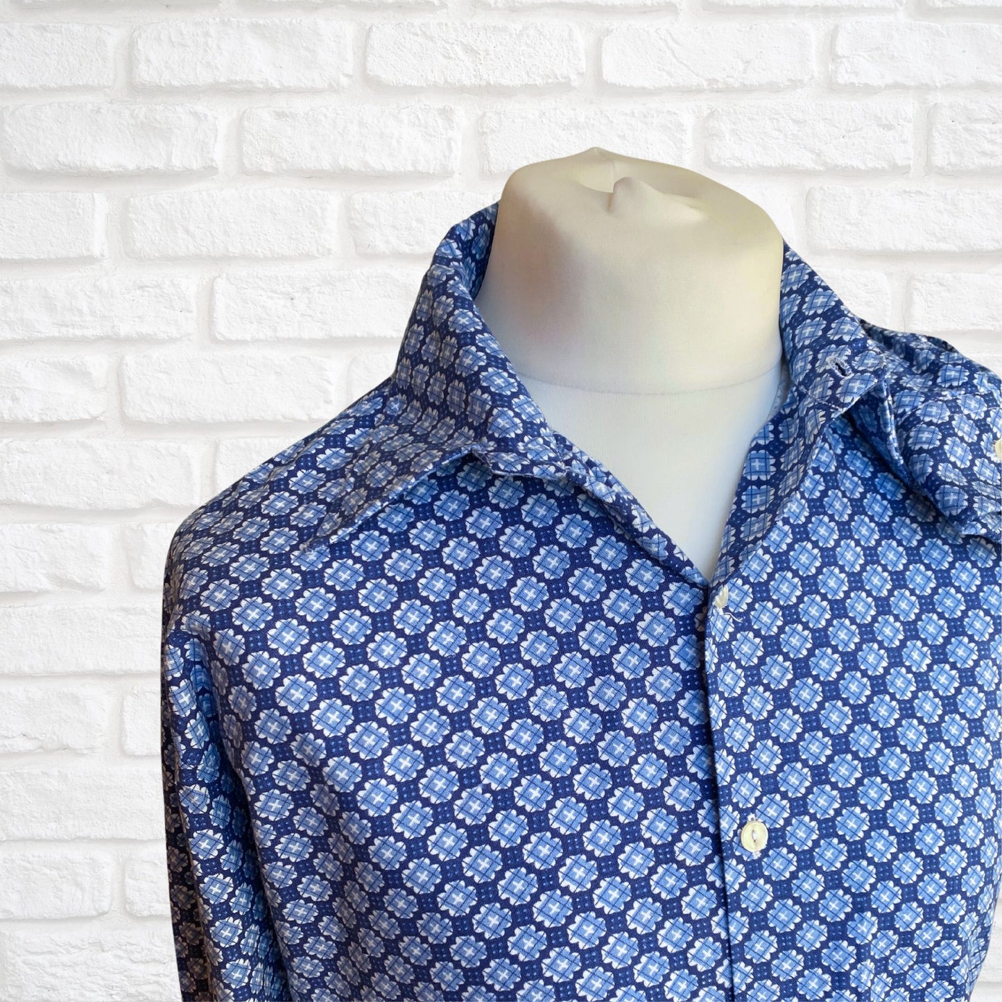Vintage 1970s Blue Cotton Geometric Print Dagger Collar Shirt - Smart and Casual Style . Approx UK size XL to XXL (men) 20-24 ( women)
