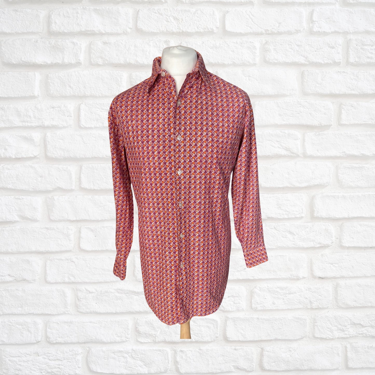 1970s Geometric Print Long Sleeved Dagger Collar Cotton Vintage Shirt. Approx UK size XL to XXL (men)  18-20 ( women)