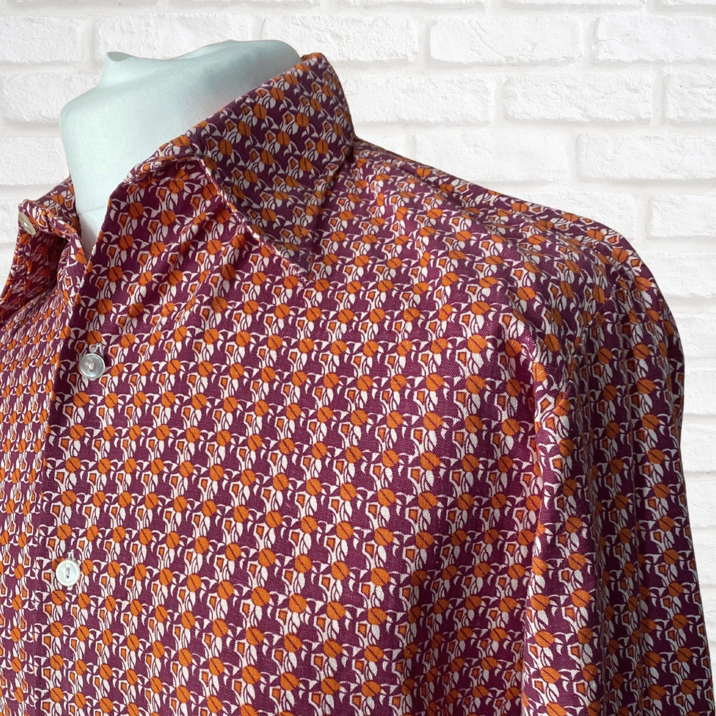 1970s Geometric Print Long Sleeved Dagger Collar Cotton Vintage Shirt. Approx UK size XL to XXL (men)  18-20 ( women)