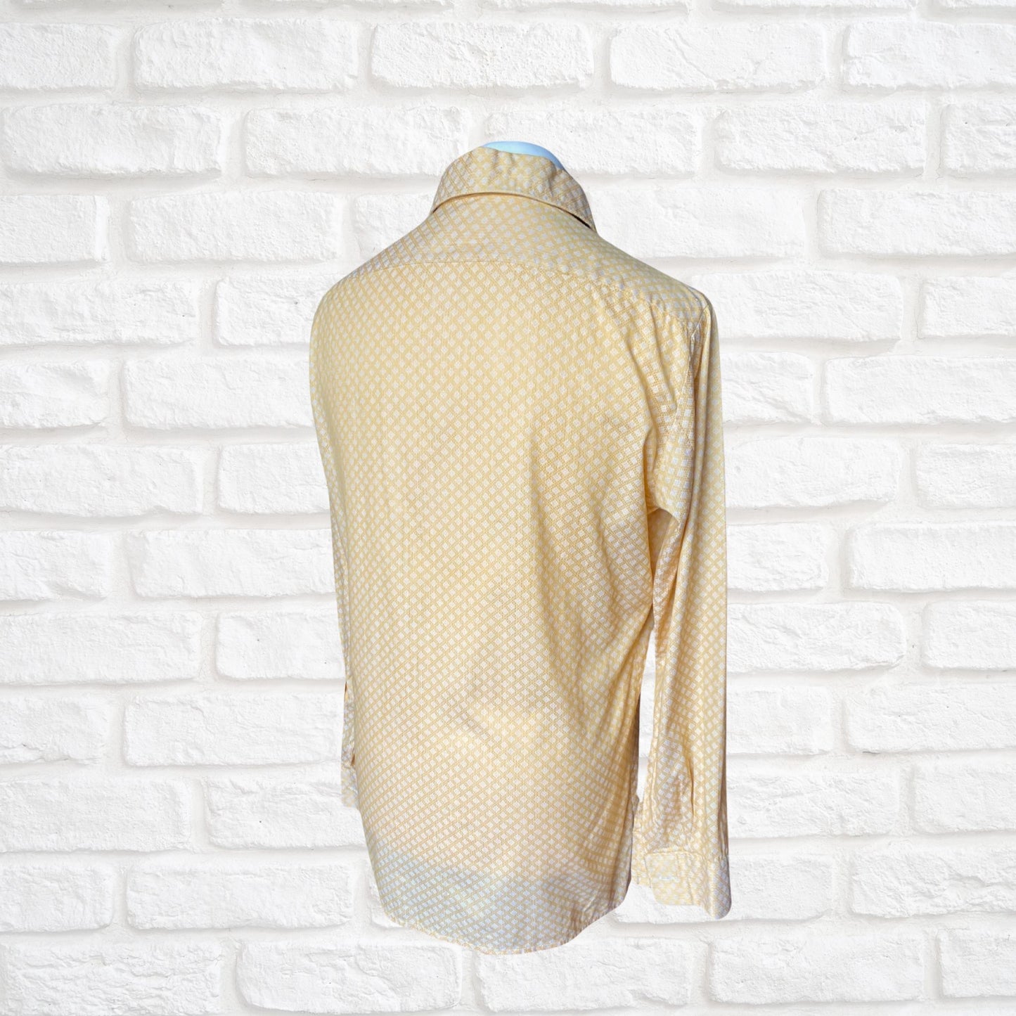 70s Vintage Yellow and White Geometric Print Shirt with Dagger Collar - Classic Retro Style for Casual Weekend Wear. Approx UK size M to L (men) 16-18 (women)