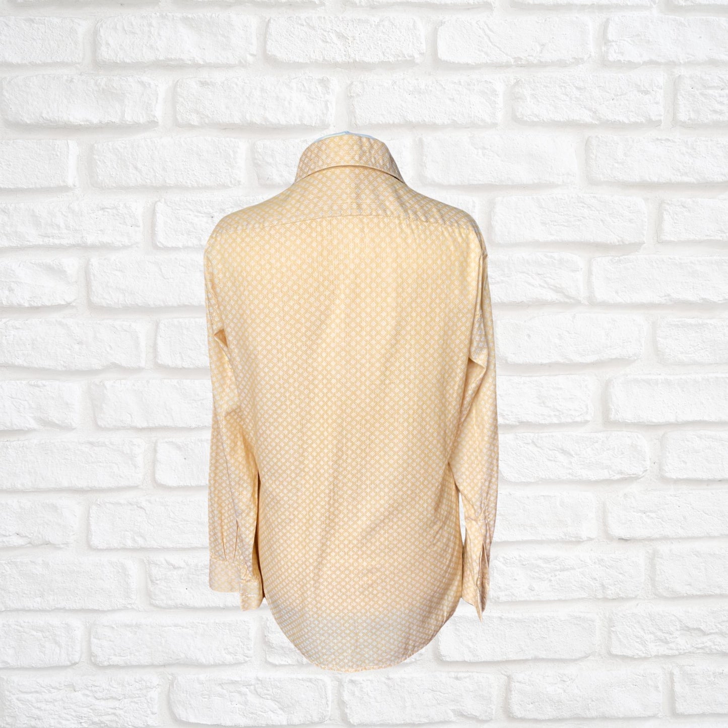 70s Vintage Yellow and White Geometric Print Shirt with Dagger Collar - Classic Retro Style for Casual Weekend Wear. Approx UK size M to L (men) 16-18 (women)