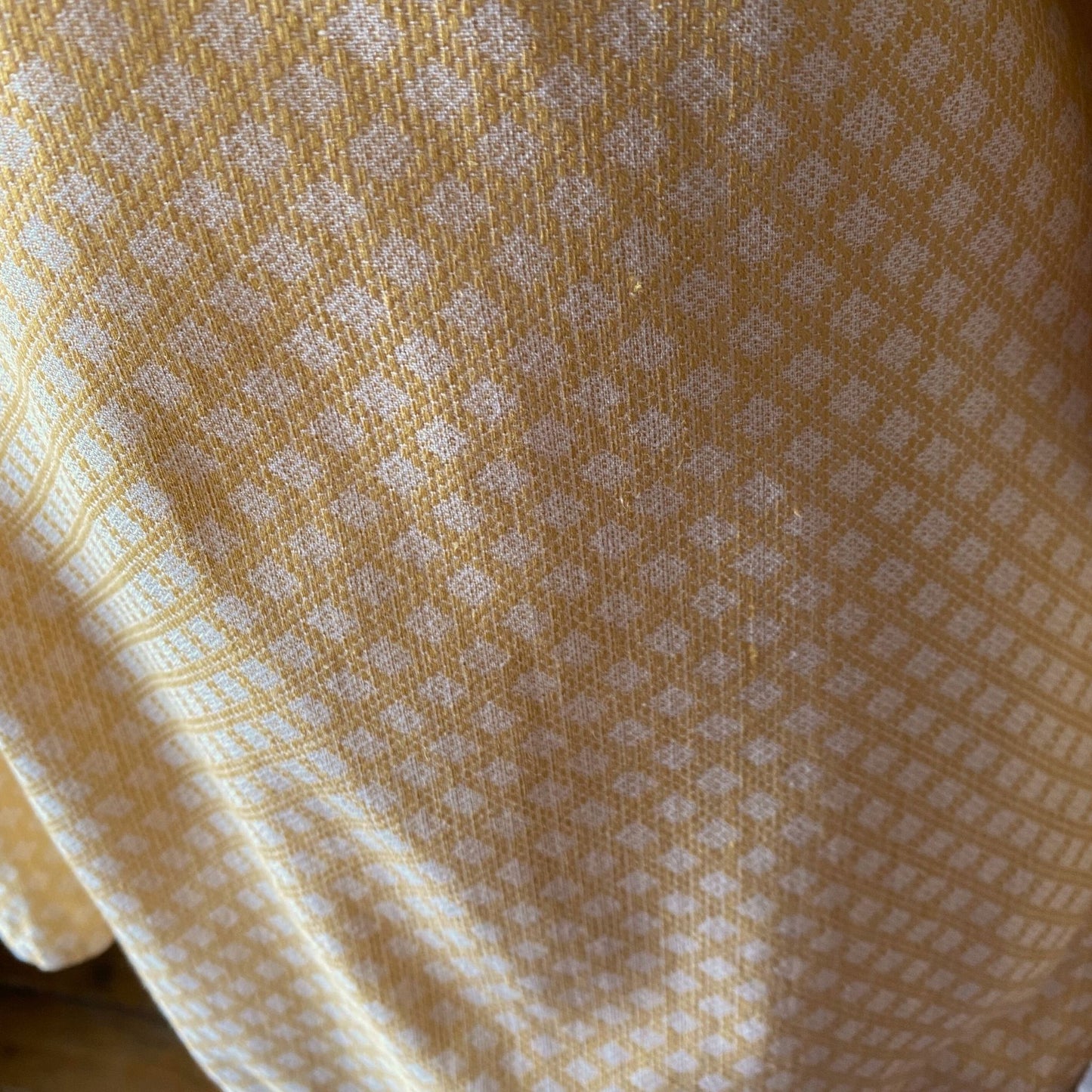 70s Vintage Yellow and White Geometric Print Shirt with Dagger Collar - Classic Retro Style for Casual Weekend Wear. Approx UK size M to L (men) 16-18 (women)