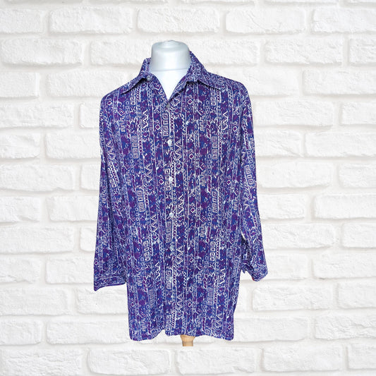 Vintage 1970s Blue, Purple and White Cotton Abstract Print Dagger Collar Shirt. Approx UK size XL to XXL (men) 20-24 ( women)