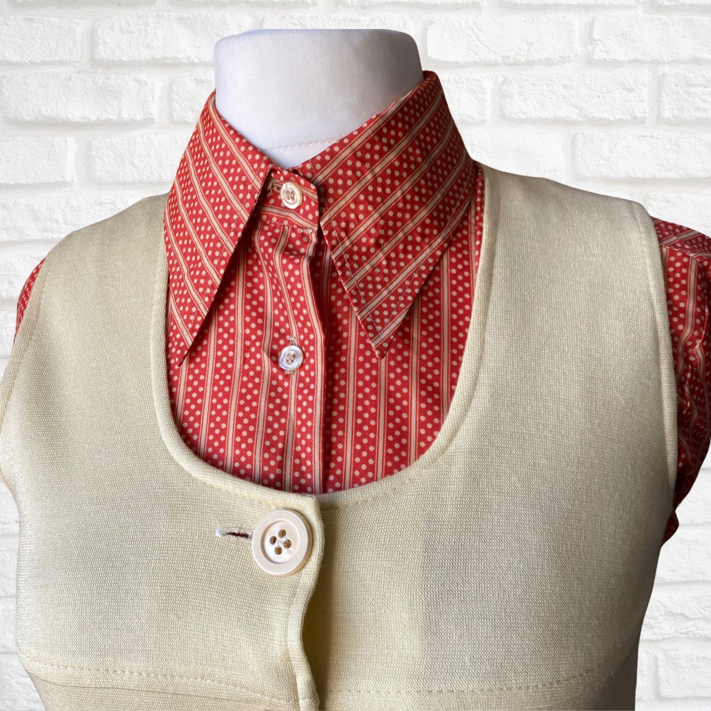 Red and Gold Polka Dot Striped 70s Dagger Collar Blouse. Approx UK size 18-22