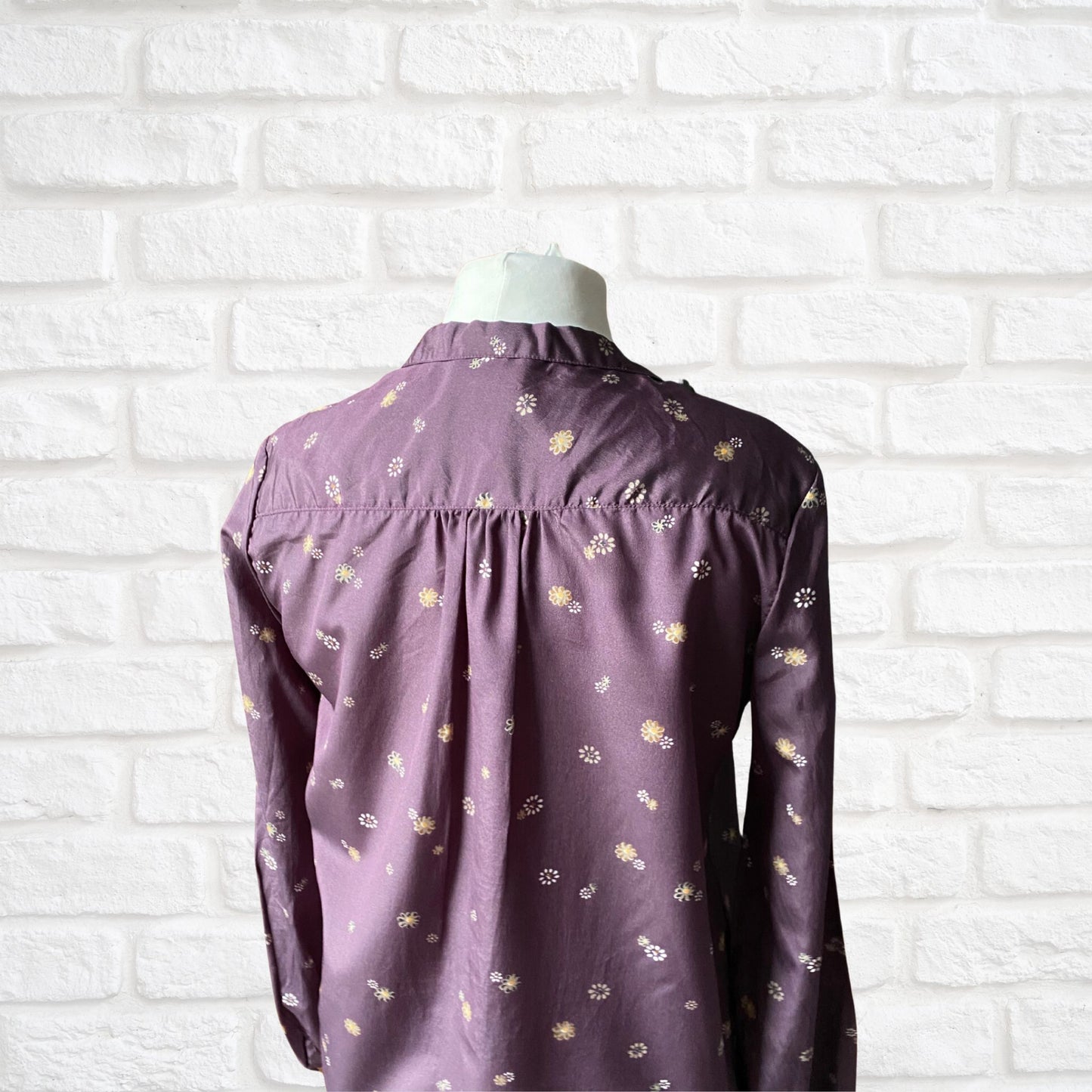 Vintage 60s Purple, White and Gold Silky Floral Blouse . Approx UK size 14-18